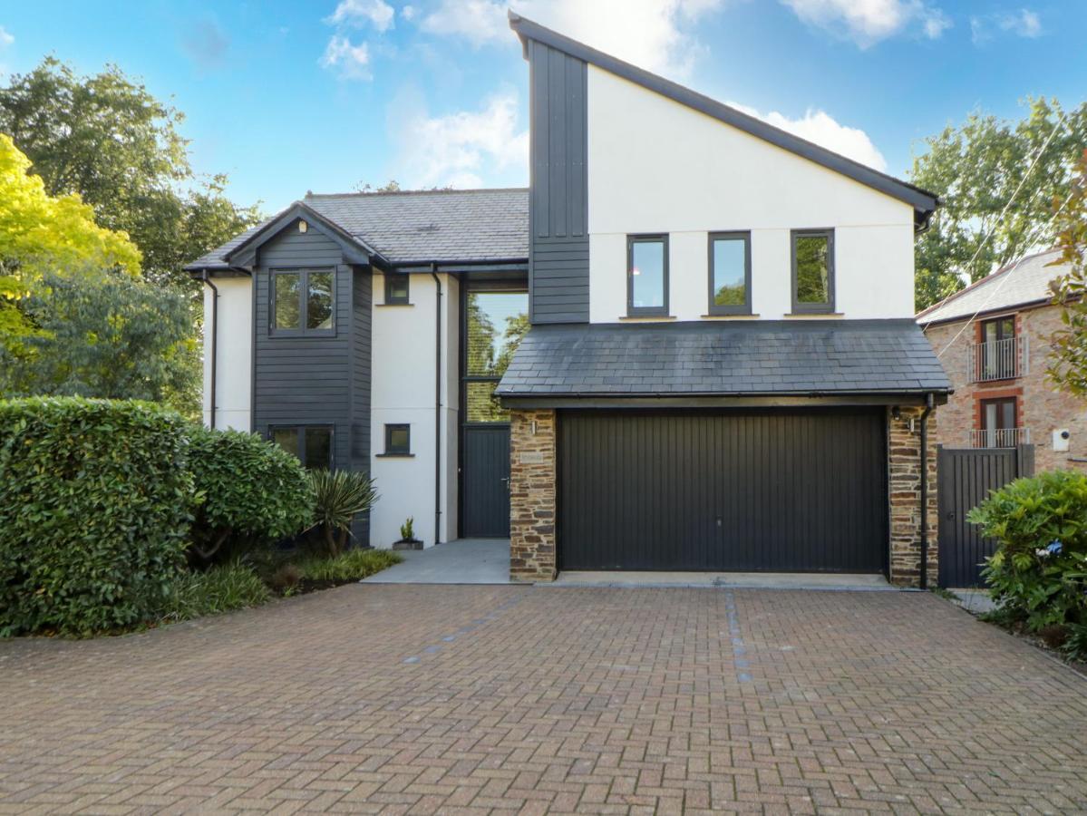 Iroko Villa Torpoint Exterior photo